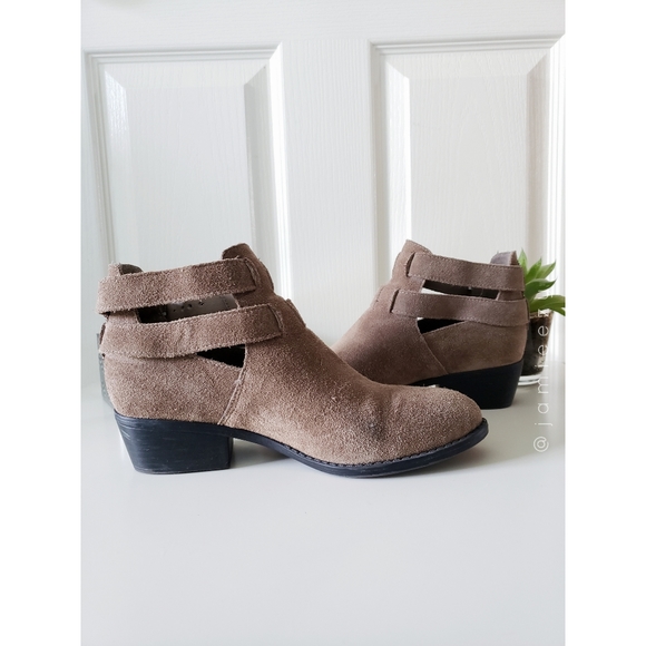 Topshop | "Monti2" Suede Cutout Ankle Booties - Picture 6 of 9